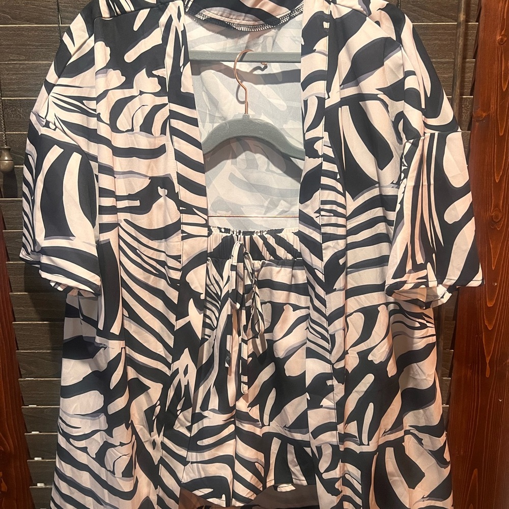 Black and White Abstract Patterned Kimono and Short Set